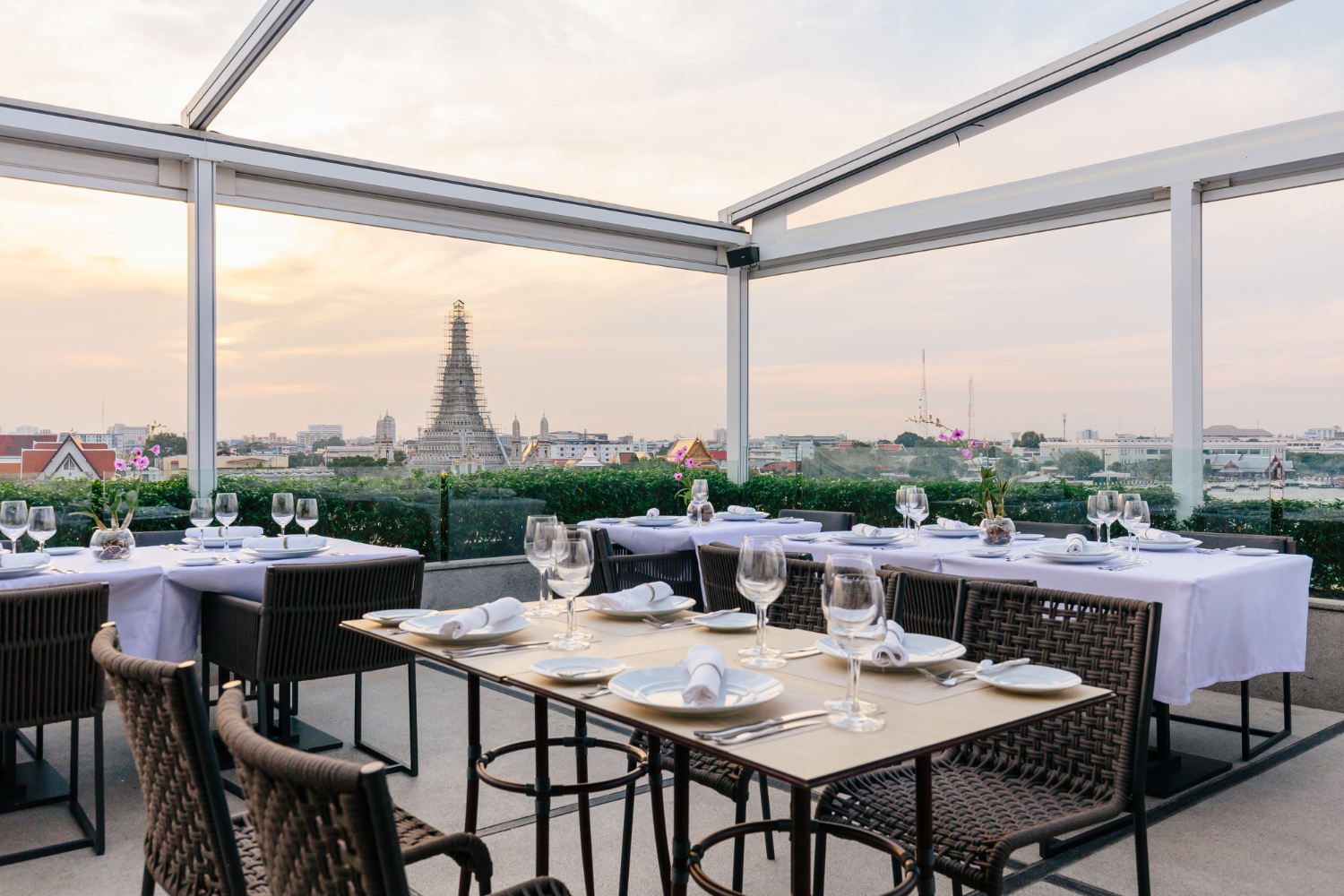 Dining with a View: Creating Ambience That Enhances Taste